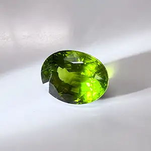 ミャンマー産ならではの深いグリーン──約37ctペリドットの圧倒的存在感